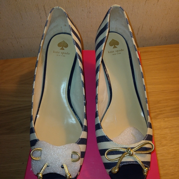 Kate Spade Melinda Nvy/wht stripe gold met.bow canvas sz9.5 - Picture 2 of 7